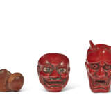 A GROUP OF TWO RED-LACQUER NETSUKE AND A BOXWOOD NETSUKE - фото 1