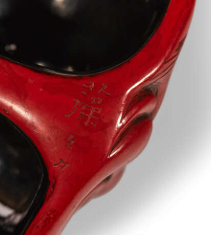 A GROUP OF TWO RED-LACQUER NETSUKE AND A BOXWOOD NETSUKE - photo 4