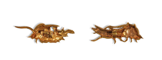 A PAIR OF GILT-METAL 'CRICKETS' MENUKI - Foto 2