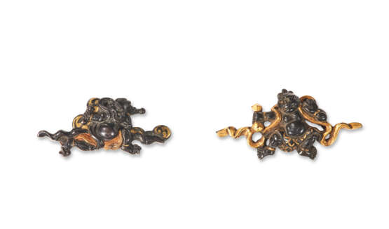 A PAIR OF GOLD AND SHAKUDO 'FUJIN AND REIJIN' MENUKI - photo 1