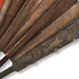 A GOLD-AND-SILVER-INLAID IRON COMMAND FAN AND AN IRON JUMONJI YARI - photo 3