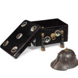 A PARCEL RED-AND-GILT-LACQUERED IRON MINIATURE HELMET AND A MOTHER-OF-PEARL-INLAID BLACK LACQUER BOX AND COVER - photo 2