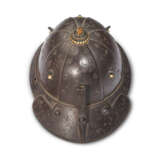 A PARCEL RED-AND-GILT-LACQUERED IRON MINIATURE HELMET AND A MOTHER-OF-PEARL-INLAID BLACK LACQUER BOX AND COVER - photo 4