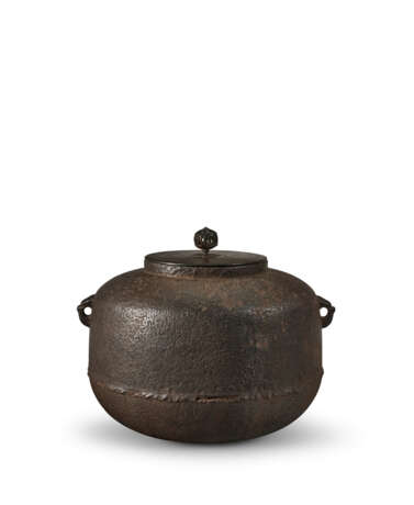 AN IRON TEA-KETTLE OF 'AMIDADO' STYLE - photo 1