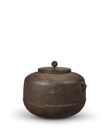 AN IRON TEA-KETTLE OF 'AMIDADO' STYLE - photo 2