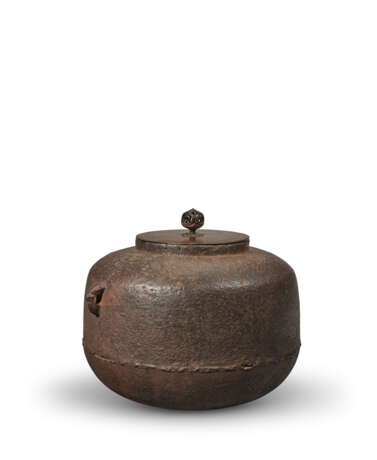 AN IRON TEA-KETTLE OF 'AMIDADO' STYLE - photo 3