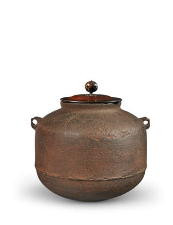 AN IRON TEA-KETTLE OF 'AMIDADO' TYPE - фото 2