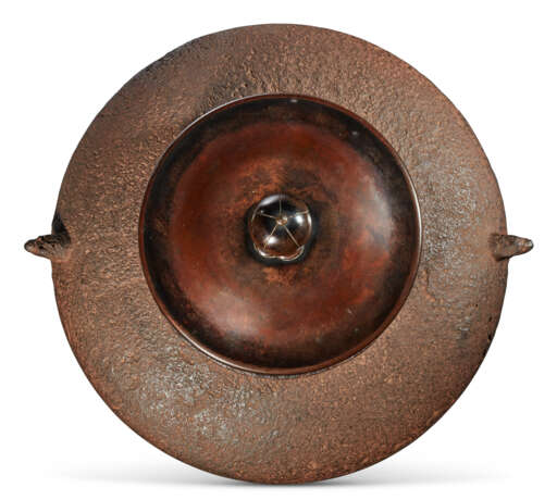 AN IRON TEA-KETTLE OF 'AMIDADO' TYPE - photo 4