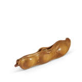 A BOXWOOD SCULPTURE OF A NATAMAME (SWORD BEAN), SASHI-NETSUKE - Foto 3