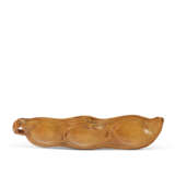 A BOXWOOD SCULPTURE OF A NATAMAME (SWORD BEAN), SASHI-NETSUKE - Foto 5