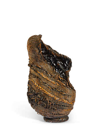 A TWISTED-BAMBOO FLOWER BASKET, TITLED SORA NO KO - Foto 2