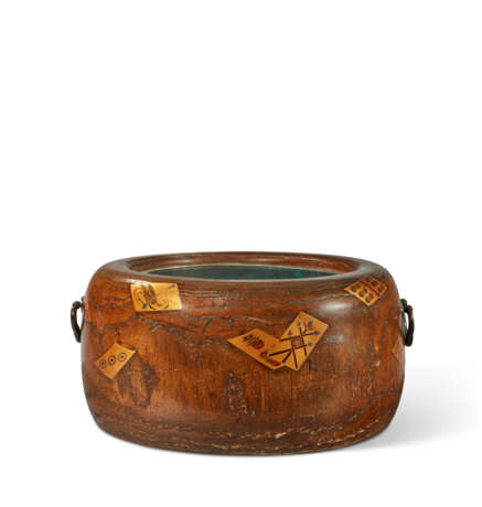 A PARCEL-LACQUERED PAULOWNIA-WOOD BRAZIER, HIBACHI - photo 1