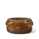 A PARCEL-LACQUERED PAULOWNIA-WOOD BRAZIER, HIBACHI - photo 3