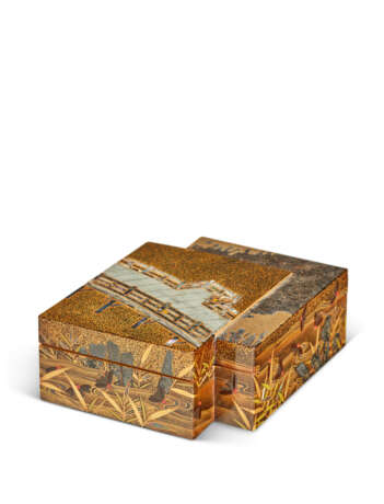 A SMALL GOLD LACQUER 'UJI BRIDGE' BOX AND COVER, KOBAKO - Foto 2