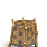 A GOLD LACQUER SMALL BOX AND COVER IN THE FORM OF AN OI (YAMABUSHI PRIEST'S BACKPACK), KOBAKO - photo 4