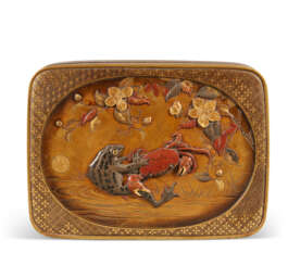 A GOLD-INLAID IRON, BRONZE AND SILVER 'TOAD AND CRAB' BOX AND COVER