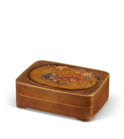 A GOLD-INLAID IRON, BRONZE AND SILVER 'TOAD AND CRAB' BOX AND COVER - photo 2