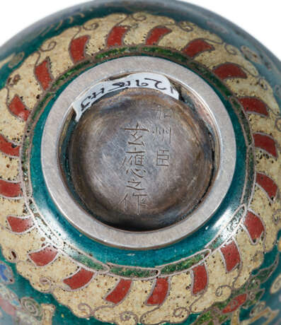 A SMALL CLOISONNÉ ENAMEL CUP - photo 6