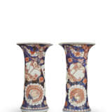 A PAIR OF IMARI BEAKER VASES - photo 2