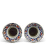 A PAIR OF IMARI BEAKER VASES - photo 4