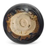 A RUSSET-SPLASHED BLACK-GLAZED BOWL - фото 4