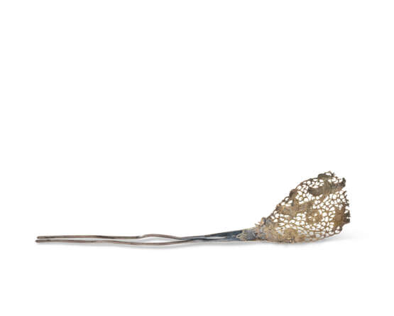 A PARCEL-GILT SILVER FILIGREE HAIRPIN - фото 1