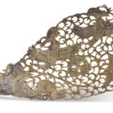 A PARCEL-GILT SILVER FILIGREE HAIRPIN - фото 3
