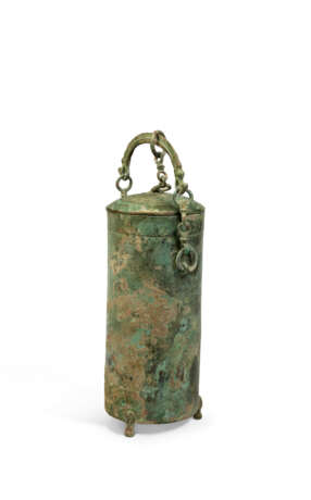 A BRONZE CYLINDRICAL TRIPOD VESSEL AND COVER, XING - photo 3