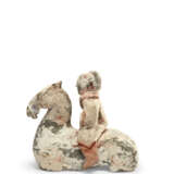 A PAINTED POTTERY FIGURE OF A HORSEMAN ON A HORSE - фото 3