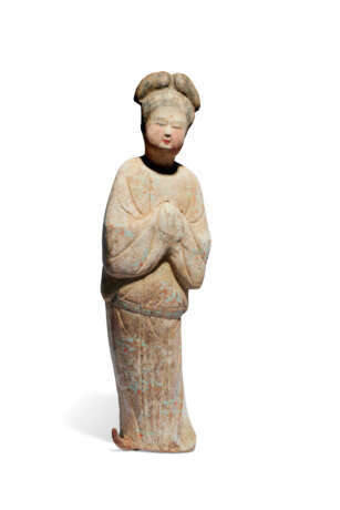 A PAINTED POTTERY FIGURE OF A COURT LADY - Foto 1