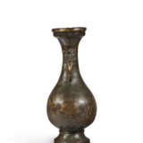 A PARCEL-GILT-LACQUERED BRONZE BALUSTER VASE - photo 3