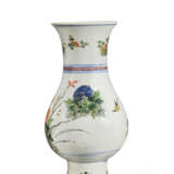 A FAMILLE VERTE 'FLORAL' BALUSTER VASE - photo 2