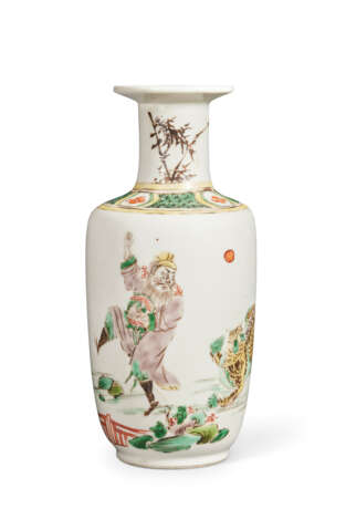 A FAMILLE VERTE BALUSTER VASE - фото 1