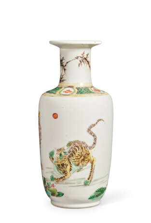 A FAMILLE VERTE BALUSTER VASE - Foto 2