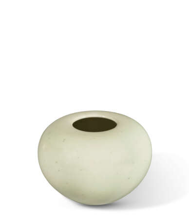 A SMALL CELADON-GLAZED GLOBULAR WATER POT - фото 2