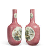 A PAIR OF RUBY SGRAFFIATO GROUND FAMILLE ROSE 'LANDSCAPE' VASES - фото 3