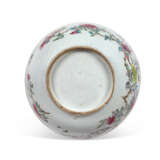 A LARGE FAMILLE ROSE 'FLORAL' PUNCH BOWL - photo 3