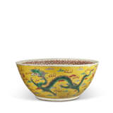 A LARGE YELLOW-GROUND FAMILLE ROSE 'DRAGON' BOWL - photo 3