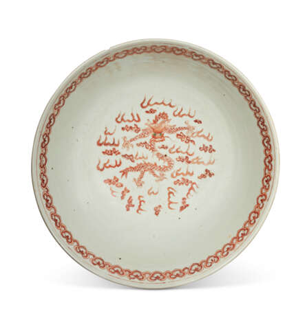 A LARGE YELLOW-GROUND FAMILLE ROSE 'DRAGON' BOWL - photo 4