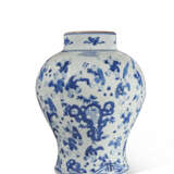 A BLUE AND WHITE 'HUNDRED BOYS AT PLAY' JAR - Foto 3