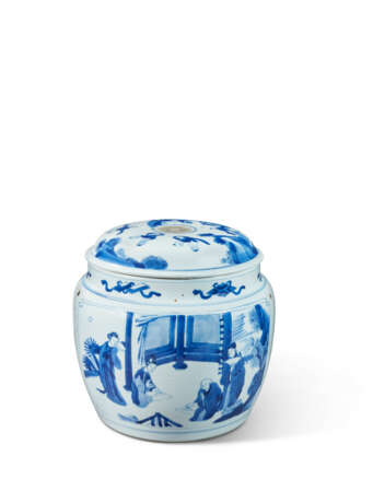 A BLUE AND WHITE 'FIGURAL' JAR AND COVER - Foto 2