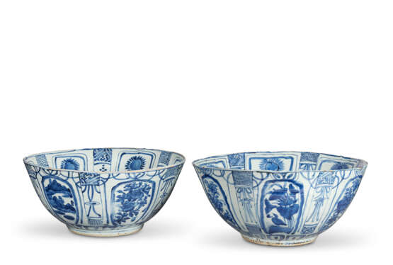 TWO BLUE AND WHITE 'KRAAK' LARGE BOWLS - photo 1