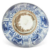 TWO BLUE AND WHITE 'KRAAK' LARGE BOWLS - photo 3