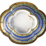 A GLASS-INLAID ENAMELLED GILT-COPPER JARDINIÈRE - photo 4