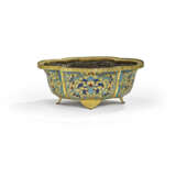 AN ENAMELLED GILT-COPPER JARDINIÈRE - photo 2