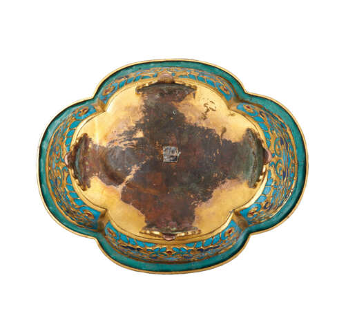 AN ENAMELLED GILT-COPPER JARDINIÈRE - Foto 5