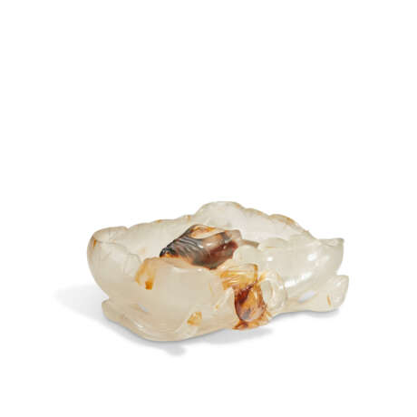 AN AGATE 'CRAB AND SHELL' BRUSH WASHER - photo 4