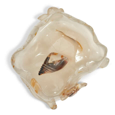 AN AGATE 'CRAB AND SHELL' BRUSH WASHER - photo 5