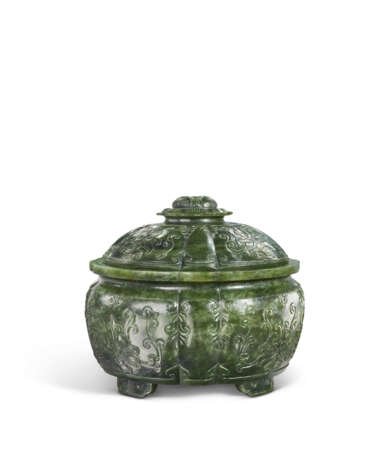 A SPINACH-GREEN JADE CENSER AND COVER - фото 2