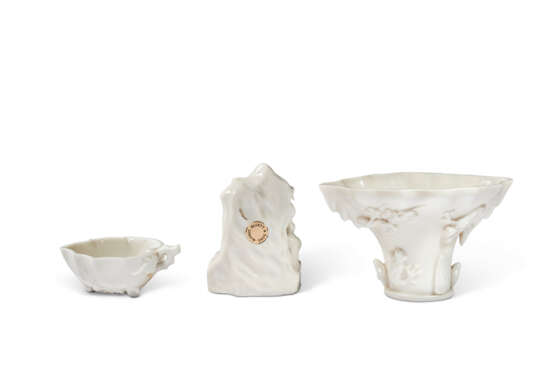 A DEHUA GROUP, A DEHUA LIBATION CUP AND A DEHUA CUP - photo 2